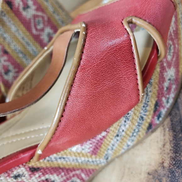 BOHO STYLE WEDGE T-STRAP SANDAL - Picture 6 of 9